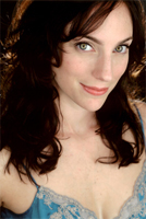 Laura Shoop headshot